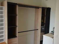 Fineerhouten kleerkast met gordijn 8 leggers 4 laden afm. 188x50x204, houten ladenkast 4 laden afm. 100x50x80, witte ladenkast 5 laden afm. 41x35x110, pvc schoenenkast , 2 dozen kerstversiering, zwart metalen kledingrek, rechthoekige spiegel zwart - afbeelding 6 van  19