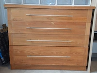 Fineerhouten kleerkast met gordijn 8 leggers 4 laden afm. 188x50x204, houten ladenkast 4 laden afm. 100x50x80, witte ladenkast 5 laden afm. 41x35x110, pvc schoenenkast , 2 dozen kerstversiering, zwart metalen kledingrek, rechthoekige spiegel zwart - afbeelding 7 van  19