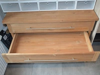 Fineerhouten kleerkast met gordijn 8 leggers 4 laden afm. 188x50x204, houten ladenkast 4 laden afm. 100x50x80, witte ladenkast 5 laden afm. 41x35x110, pvc schoenenkast , 2 dozen kerstversiering, zwart metalen kledingrek, rechthoekige spiegel zwart - afbeelding 8 van  19