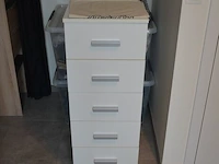 Fineerhouten kleerkast met gordijn 8 leggers 4 laden afm. 188x50x204, houten ladenkast 4 laden afm. 100x50x80, witte ladenkast 5 laden afm. 41x35x110, pvc schoenenkast , 2 dozen kerstversiering, zwart metalen kledingrek, rechthoekige spiegel zwart - afbeelding 9 van  19