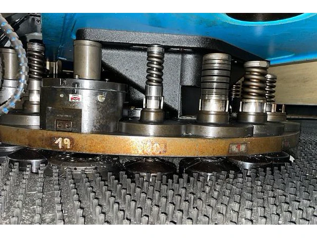 Finnpower cnc ponsmachine - afbeelding 23 van  27