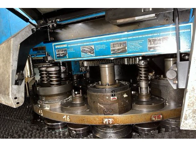 Finnpower cnc ponsmachine - afbeelding 24 van  27