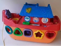 Fisher price boot met vormenstoof en licht en geluid - afbeelding 1 van  7