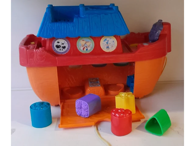 Fisher price boot met vormenstoof en licht en geluid - afbeelding 3 van  7