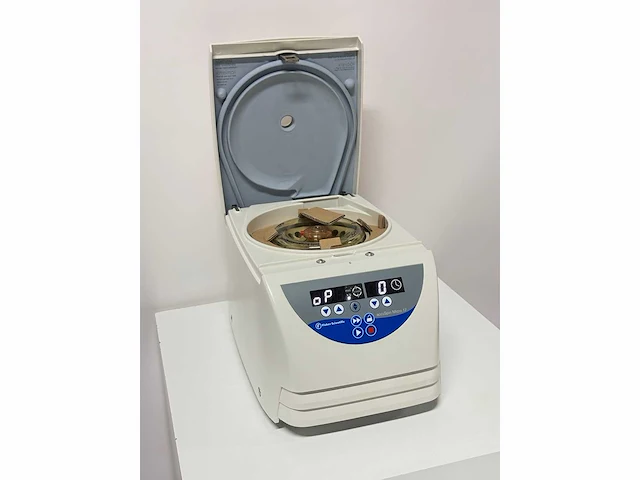 Fisher scientific - accuspin micro 17 - centrifuge - 2021 - afbeelding 1 van  2