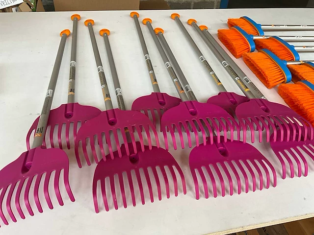 Fiskars harken en bezems kinderen (16x) - afbeelding 2 van  7