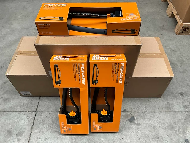 Fiskars zwenksproeier met gemakkelijk instelbare richting (21x) - afbeelding 1 van  4