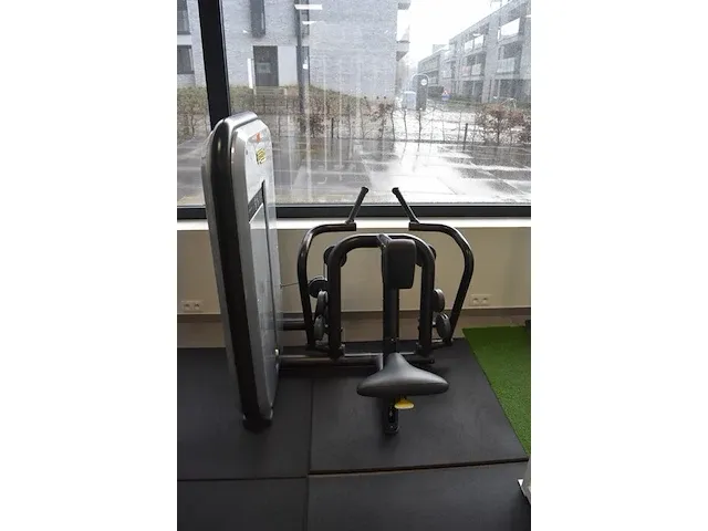 Fitnessapparaat technogym low row oe001017 (22) - afbeelding 1 van  11