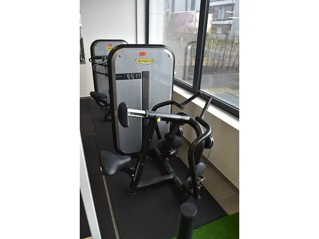 Fitnessapparaat technogym low row oe001017 (22) - afbeelding 7 van  11