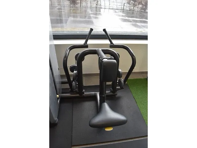 Fitnessapparaat technogym low row oe001017 (22) - afbeelding 9 van  11