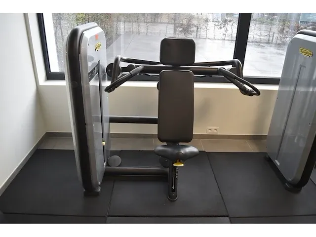 Fitnessapparaat technogym shoulder press oe001020 (21) - afbeelding 1 van  10