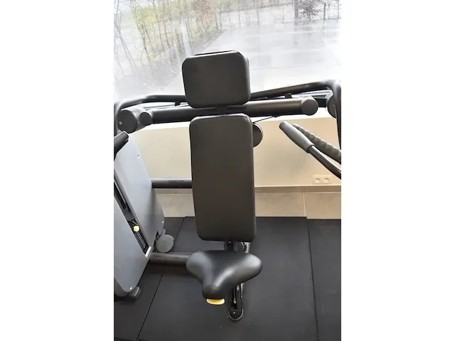 Fitnessapparaat technogym shoulder press oe001020 (21) - afbeelding 7 van  10