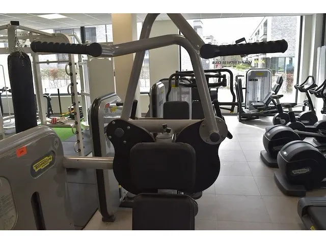 Fitnessapparaat technogym vertical traction oe000672aa-nl (33) - afbeelding 3 van  11