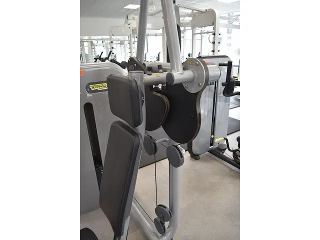 Fitnessapparaat technogym vertical traction oe000672aa-nl (33) - afbeelding 9 van  11