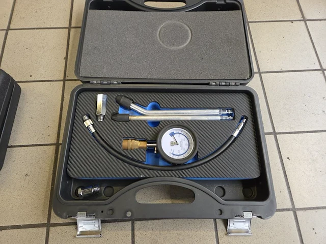 Fix automotive tools benzine compressietester - afbeelding 1 van  3