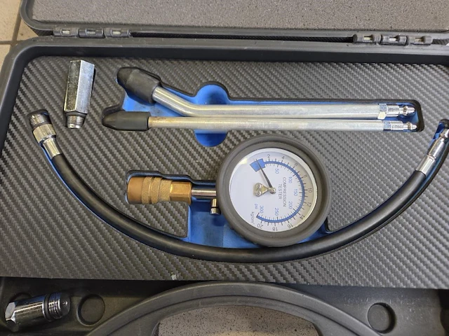 Fix automotive tools benzine compressietester - afbeelding 2 van  3