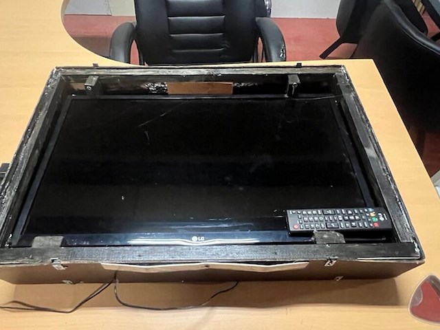 Flatscreen tv lg 28mt48df-pz met afstandsbediening (86) - afbeelding 1 van  2