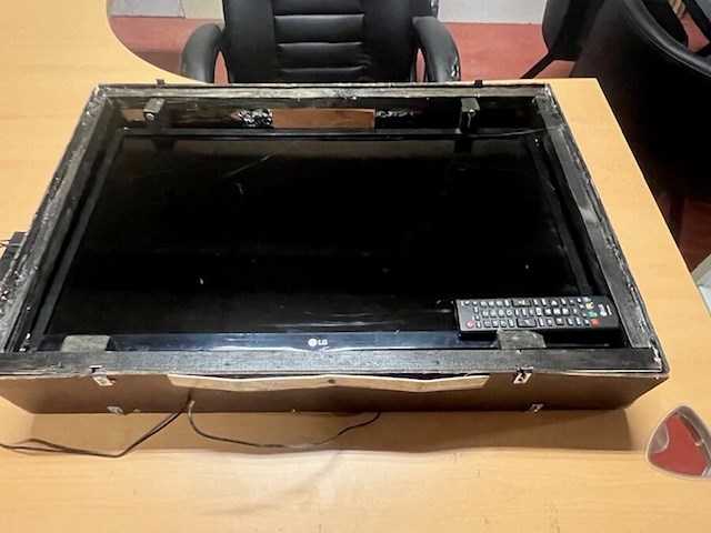 Flatscreen tv lg 28mt48df-pz met afstandsbediening (86) - afbeelding 2 van  2