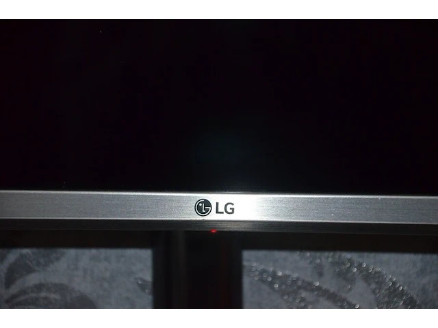 Flatscreen tv lg met afstandsbediening - afbeelding 2 van  5