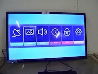 Flatscreen tv sharp lc-32hi3012e met afstandsbediening, dvd speler sony dvp-sr370 met afstandsbediening - afbeelding 1 van  9