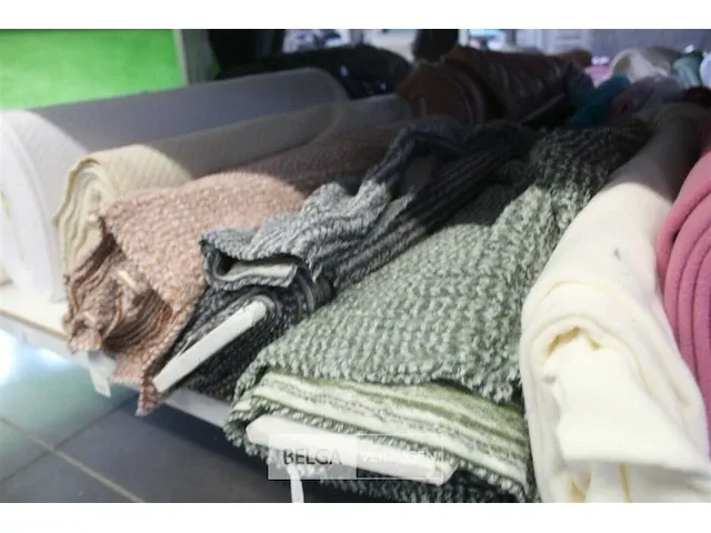Fleece, teddy & wafelstof stof op rol/houder - afbeelding 4 van  4