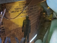 Fles gin gold edition ongeopend in houten kist - afbeelding 5 van  5