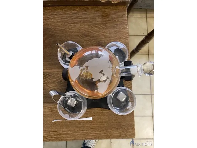 Fles met geestrijke drank - afbeelding 4 van  4