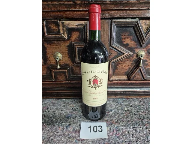 Fles rode wijn - afbeelding 1 van  3