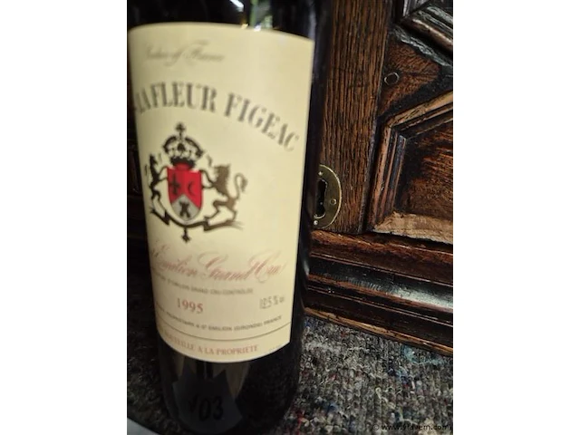 Fles rode wijn - afbeelding 3 van  3
