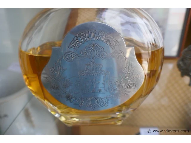 Fles whiskey - afbeelding 2 van  2