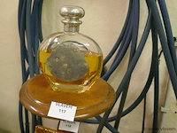 Fles whiskey - afbeelding 1 van  1