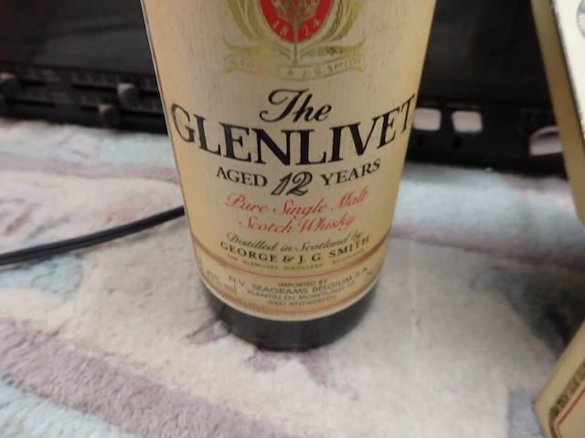 Fles whisky glenlivet- single malt 12 jaar - afbeelding 3 van  3