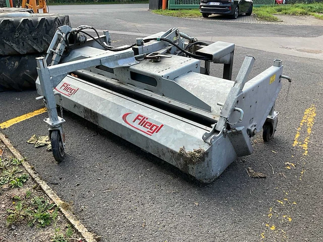 Fliegl kehrmaschine veegmachine - afbeelding 1 van  7