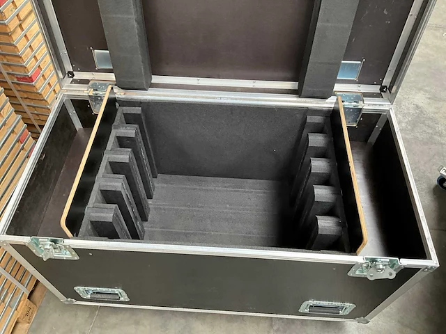 Flight case 1,2x0,8x0,8m, 4 wielen - afbeelding 3 van  3