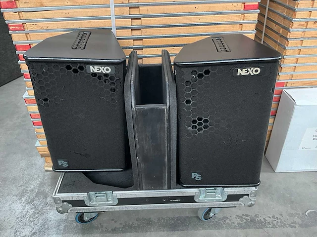 Flight case met 2 x nexo ps10 - afbeelding 1 van  4