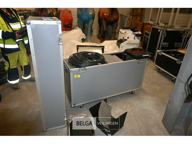 Flight case met 8 x rainbow colour changer - afbeelding 1 van  12