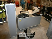 Flight case met 8 x rainbow colour changer - afbeelding 1 van  12