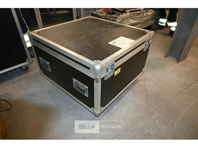 Flight case met barco reality projector - afbeelding 6 van  7