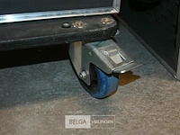 Flight case met professionele versterkers - afbeelding 2 van  11