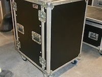 Flight case met professionele versterkers - afbeelding 5 van  11