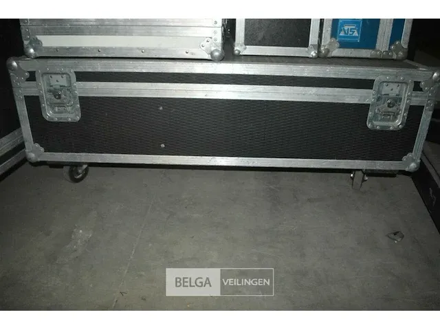 Flightcase leeg afm ± 132 x 87 x 48 - afbeelding 1 van  2
