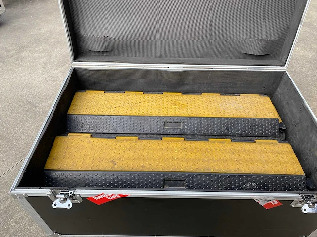 Flightcase met 10x showtec cable bridge - afbeelding 1 van  6