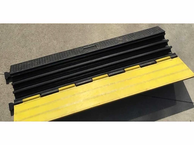 Flightcase met 10x showtec cable bridge - afbeelding 5 van  6