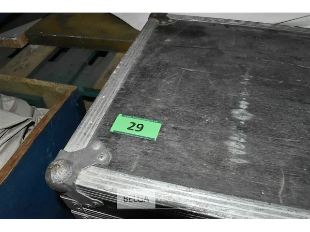 Flightcase met 8 lampen 2x4 l 1,25 x 0,55 x 0,60 - afbeelding 2 van  4