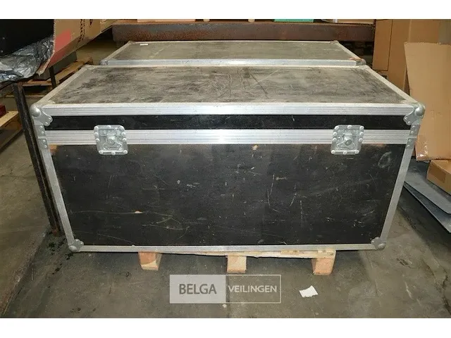 Flightcase met 8 lampen voor podium verlichting l x1,5 x b 0,55 x h 0,60 - afbeelding 3 van  9