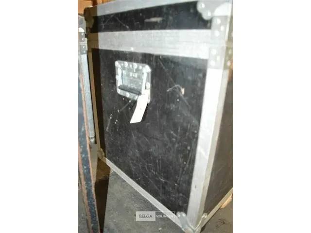Flightcase met 8 lampen voor podium verlichting l x1,5 x b 0,55 x h 0,60 - afbeelding 2 van  7