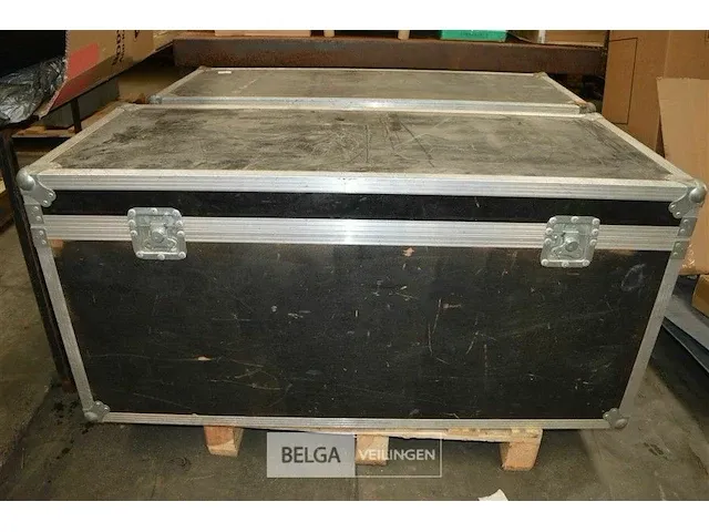 Flightcase met 8 lampen voor podium verlichting l x1,5 x b 0,55 x h 0,60 - afbeelding 3 van  7