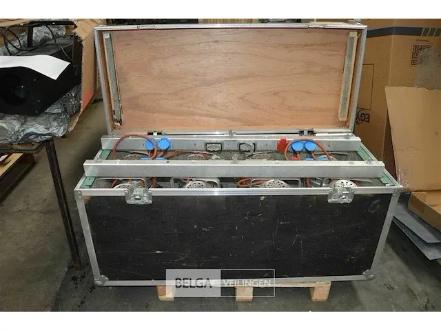Flightcase met 8 lampen voor podium verlichting l x1,5 x b 0,55 x h 0,60 - afbeelding 4 van  7