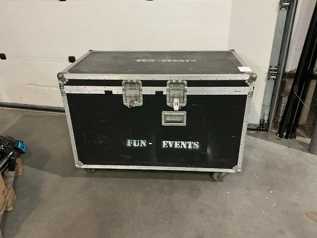 Flightcase met diverse kabels - afbeelding 1 van  8