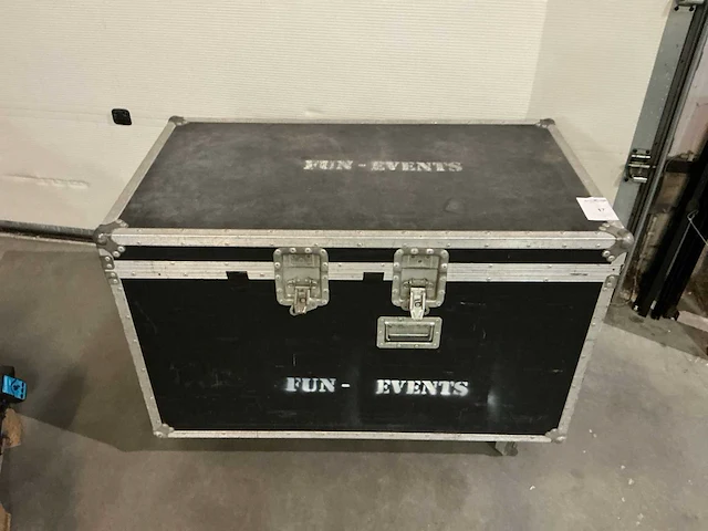 Flightcase met diverse kabels - afbeelding 2 van  8